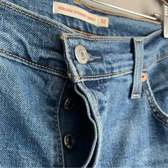 Levi’s Ribcage Straight Ankle Jeans size 32 - Picture 4 of 10